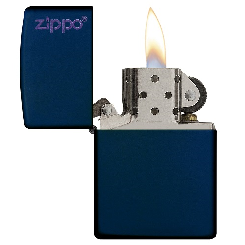 Briquet tempête Zippo Navy Matte allumé