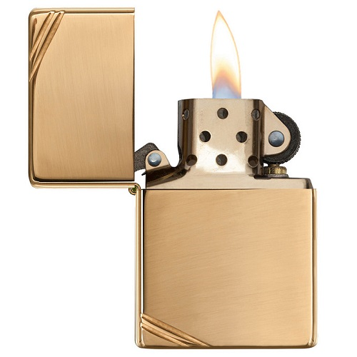 Briquet tempête Zippo vu allumé modèle Vintage HP Brass